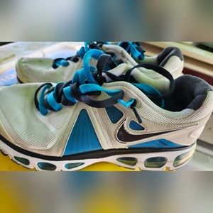 Women's Nike tennis shoes size 9.5